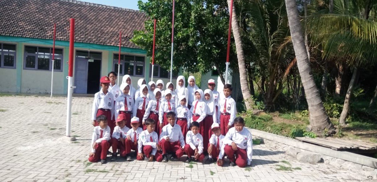 siswa-siswi SD Islam Nur Ismail